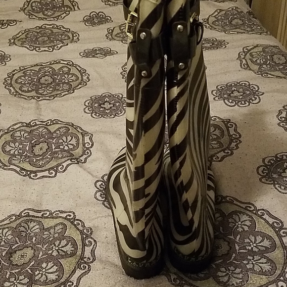 Boots - Picture 2 of 4